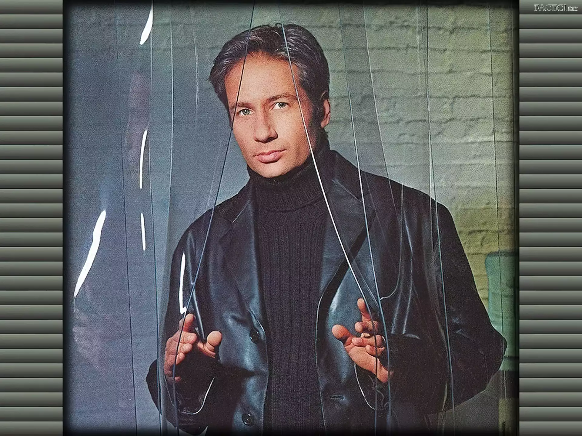 David Duchovny, czarny strój